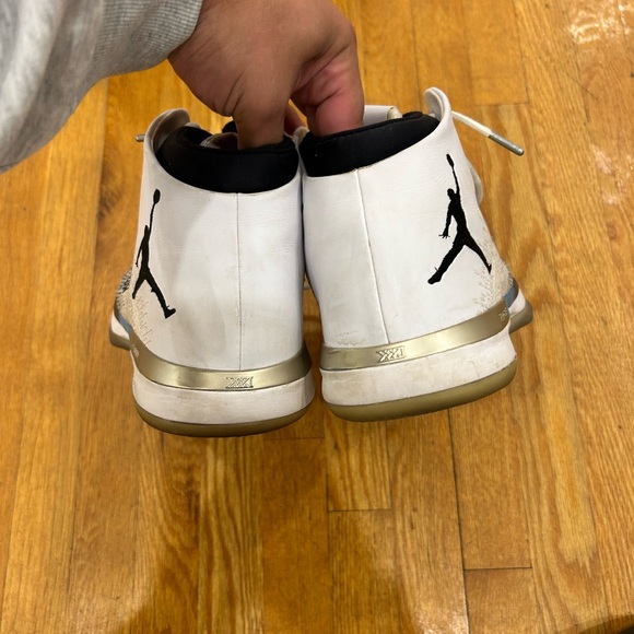 Nike Men's White and Black Athletic Shoes - Picture 2 of 4